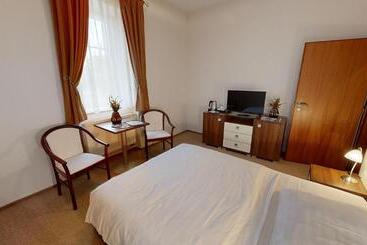 Klaudia S Hotel & Restaurant At Golf Resort, Bač šamorín