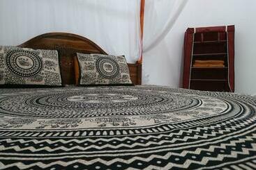 Пансион Little Mount Guest House