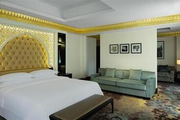 בית מלון כפרי Sheraton Sharjah Beach Resort And Spa