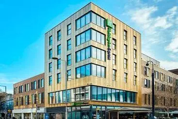 ホテル Holiday Inn Express Londonealing