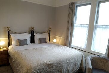 Anton Guest House Bed And Breakfast