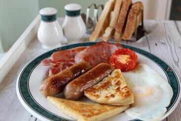 Bed and Breakfast Carnalbanagh House