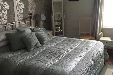 בית מלון כפרי Ye Olde George Inn  Badger Pubs