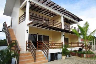 בית מלון כפרי Papa Kit's Marina And Fishing Lagoon