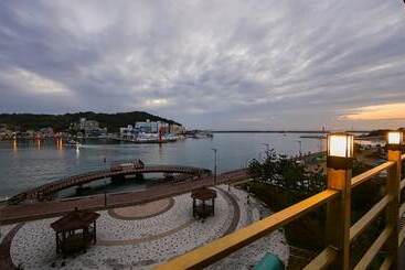 Gijang Golden Bay Pool Villas Pension