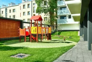 هتل E Apartments Dzielna 72