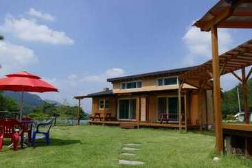 Sangju Yeoyurounhwangtojib Pensyeon