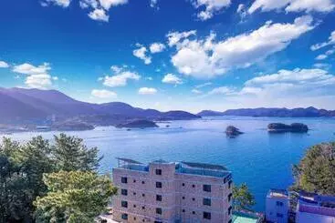 Tongyoung Sagaejeol Pension