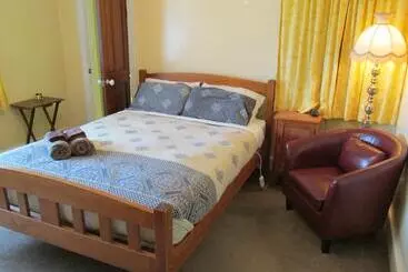 Bed and Breakfast Designer Cottage