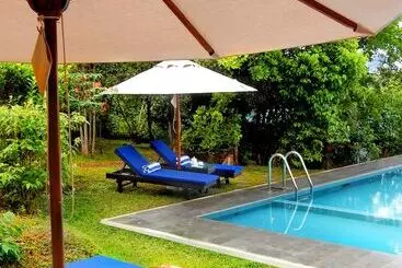 Hotel Kadolana Eco Village