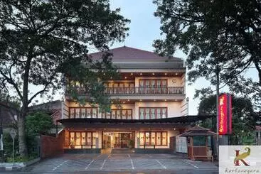 Hotel Kertanegara Premium Guest House