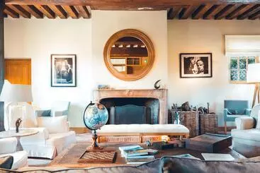 Отель Manoir De Surville