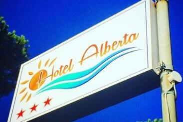 ホテル Alberta
