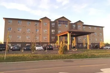 Отель Meridian Inn & Suites Lloydminster