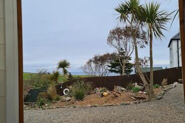 Beautiful 2 Bed Semi Rural Cottage Enclosed Garden