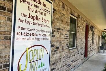 Huoneistohotelli Queen Guest Room Located At The Joplin Inn At The Entrance To Mountain Harbor,, Just 2 1/2 Miles Fro