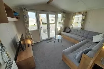 Beautiful 3 Bed Caravan In Walton On The Naze