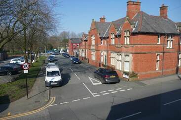 Residência Immaculate 12 Bed House Good Amenities In Wigan