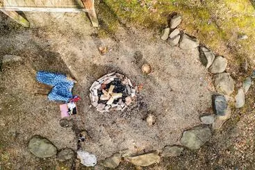 Mökkimajoitus Ashberry By Avantstay Large Cabin Surrounded In Pine Tree W/ River Views & Game Room