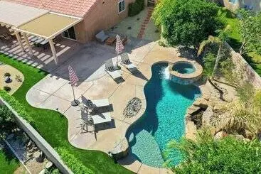 コテージ Dahlia By Avantstay Gorgeous Home W/ Luxury Pool, Foosball & Table Tennis!
