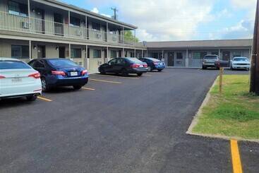 Motel Budget Inn Giddings By Mukhi Hotels