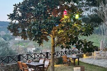 بنسيون şi̇ri̇nce Bahçe