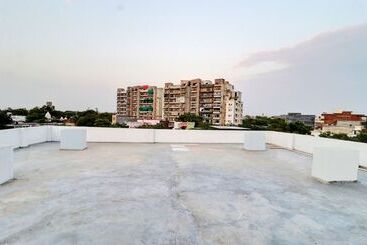 ホテル Treebo Grand Town House