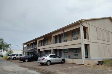 مُتل Pharr Executive Inn