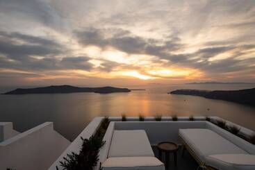 Bed and Breakfast Serendipity Cliffside Villa & Suites