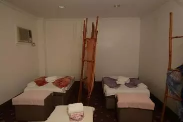 استراحتگاه The Suites At Mount Malarayat