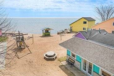 קוטג'' Aloha Beach Club Resort