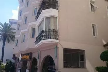 アパートホテル Alesta Residence