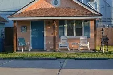 Candlelight Cottages By The Beach