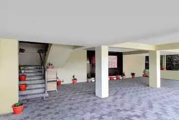 ホテル Goroomgo Hill Top Courtyard Shimla