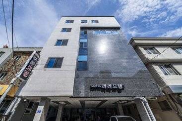 汽车旅馆  Gangneung Lara