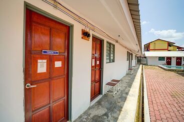 Hotelli Capital O 90423 Teratai Chalet