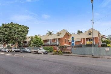 Spring Hill Terraces Motel & Apartments