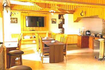 Hotel Golden Tashi Gakhil