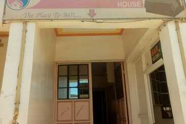 پانسیون Serene Gates Guest House