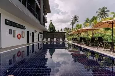 Hotel Roxy Sematan Villa & Townhouse