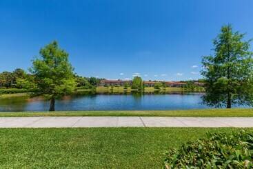 Апарт-отель Walkin On Sunshine By Villadirect