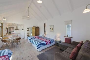 Hotel Beach Huts Middleton