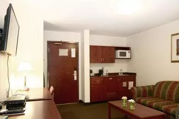 בית מלון כפרי Foxwood Inn & Suites Drayton Valley