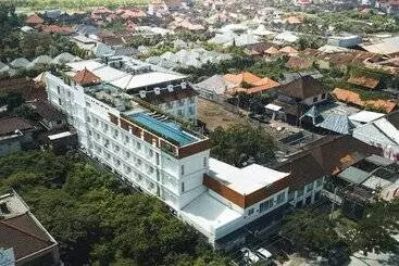 בית מלון כפרי Santika Seminyak