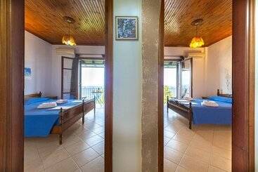 Katerina Fotopoulos Homes & Apartments