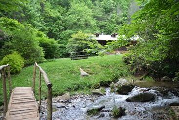 بيت ريفى Panther Creek Cabins
