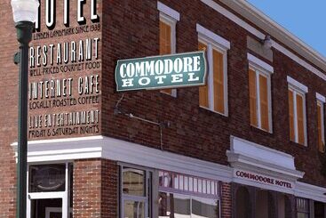 Commodore Hotel & Café