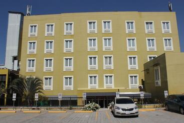 Beverly Hills: Hotel And Business