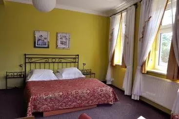 Turista apartmanok Festival Hotel Apartments