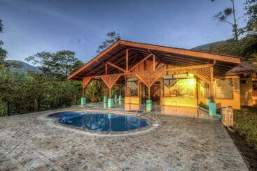 ホテル Arenal Waterfall Lodge Villas